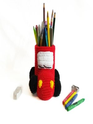 cover image of Crochet pattern for pencil holder car